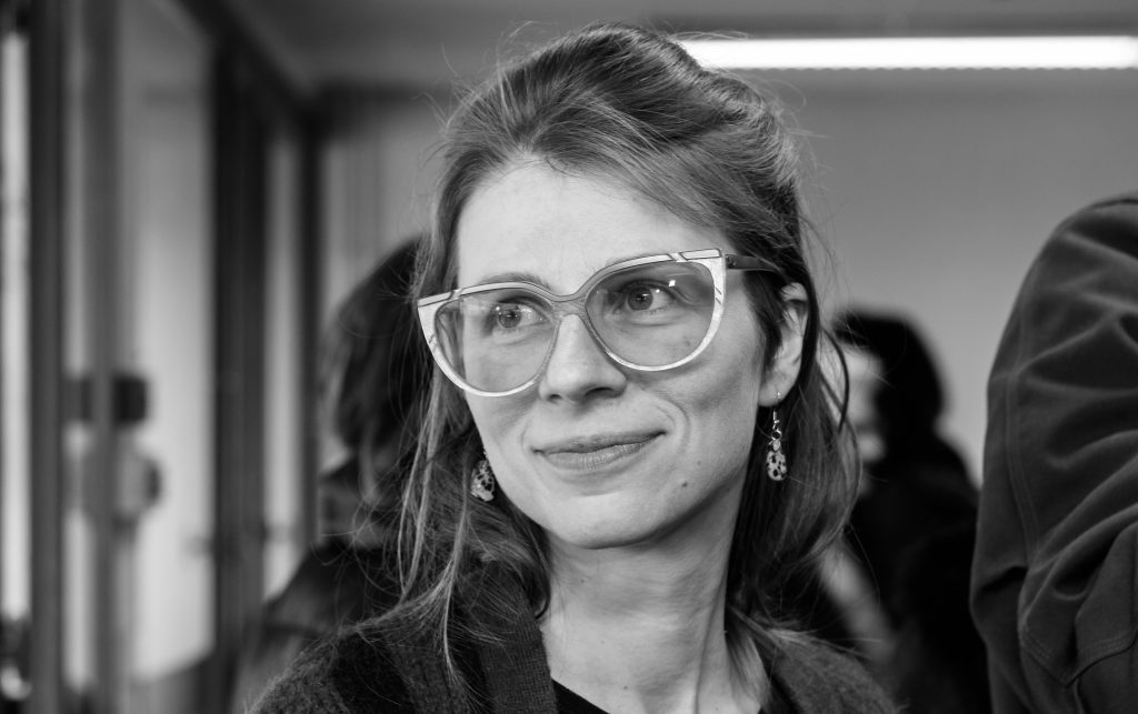 Príliš veľa červenej [Bojina Panayotova]